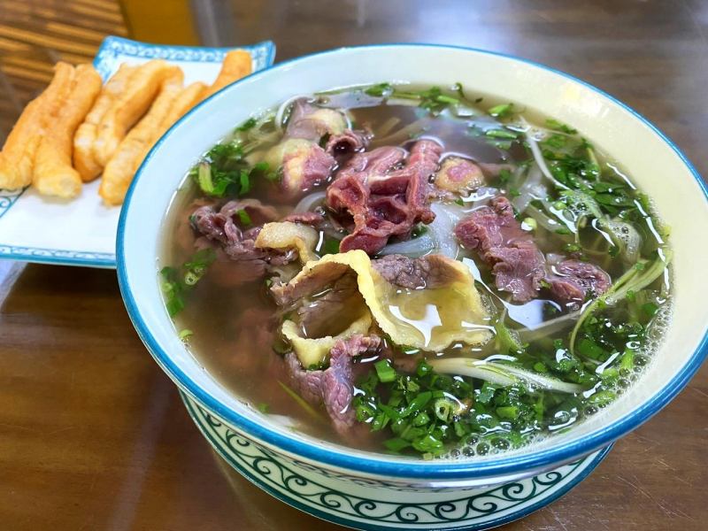Top qu&aacute;n ăn s&aacute;ng b&uacute;n phở H&agrave; Nội ngon nhất ở Vinh Nghệ An